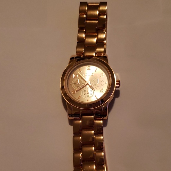 Watch - Picture 3 of 5